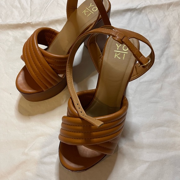 Platform Heels w/ tie strap - Picture 2 of 5